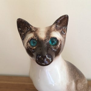 Winstanley Siamese cat / vintage English collectible figurine / Jenny Winstanley No 4 / Cathedral glass eyes / Siamese cat lovers gift