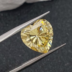 Grade AAA Light Yellow Cubic Zirconia Heart Shape Faceted Gemstone Heart Shaped Cut Cubic Zirconia Multiple Sizes to Choose C62Z
