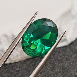 エメラルドオーバルカット宝石卵形ファセットエメラルド宝石濃いグリーンエメラルド複数のサイズからお選びいただけますC07E