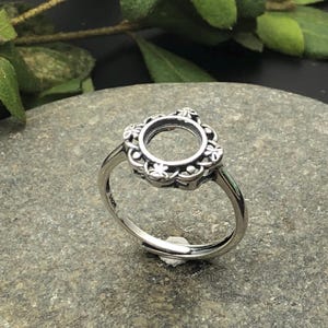 Base de anillo ajustable de plata de ley tailandesa para cabujones redondos de 8 x 8 mm, estilo antiguo, SR0409