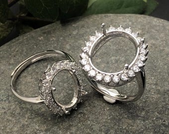 Anillo en blanco para cabujones ovalados de 7 x 9 mm/8 x 10 mm/10 x 14 mm/12 x 16 mm/13 x 18 mm. Anillo ajustable con circonita y plata 925 chapada en oro blanco. SR0174