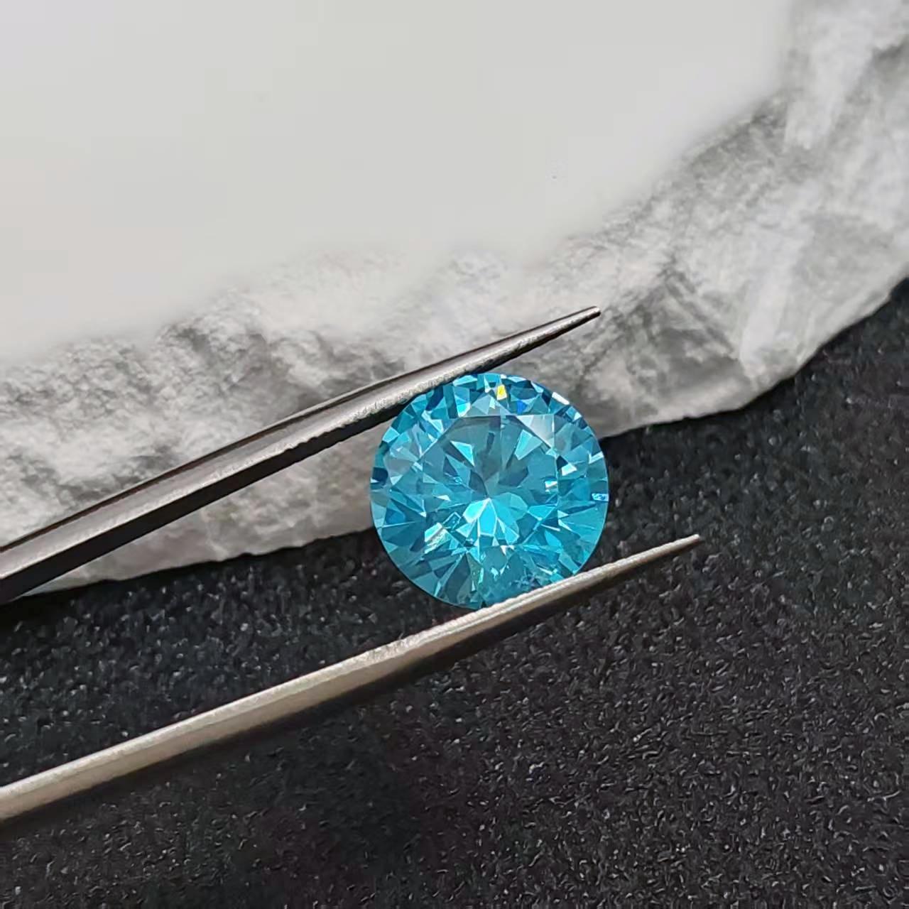 アクアマリンラウンドファセットジェムストーンブリリアントカット