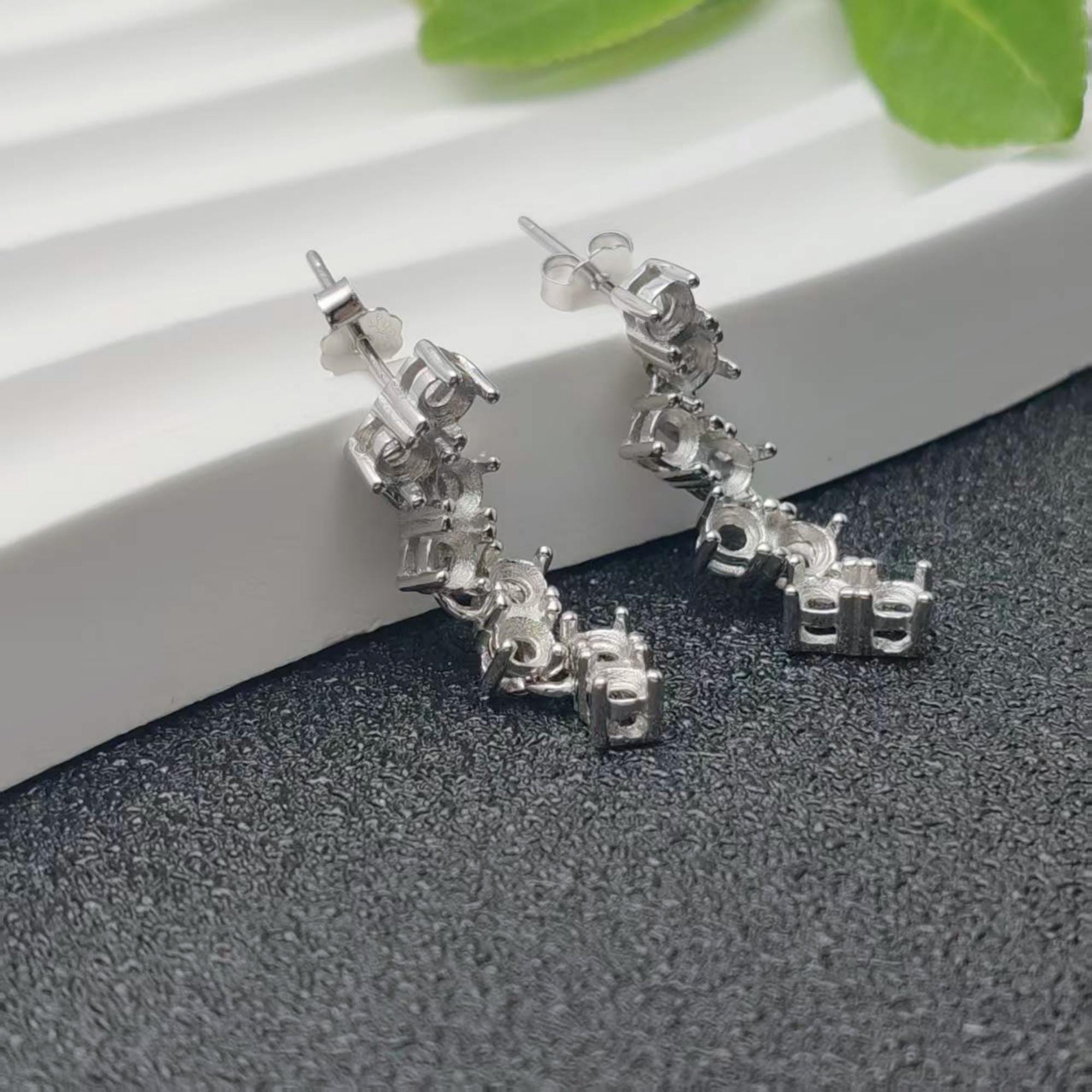 3 x 3 mm ラウンドファセットジェムストーン用イヤリングセッティング