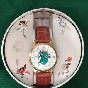 Baseball Bugs Bunny Watch* Looney Tunes* With Collectible Tin* SEE PHOTOS*  Free Shipping*6D