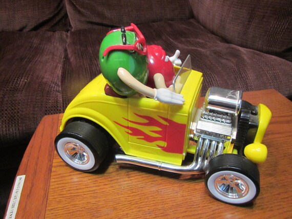 M&M's ホットロッドカー ディスペンサー Amazon｜エムアンドエムズ m&m's ディスペンサー ホットロッドカー 車