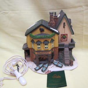 THE GRAPES INN ,5th edition 1996 * 5753 4 ** Dickens&#39; Village Series  * Heritage Village Collection * Dept. 56 ,
