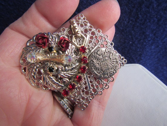 SILVER BROOCH WITH RED STONES 06338 