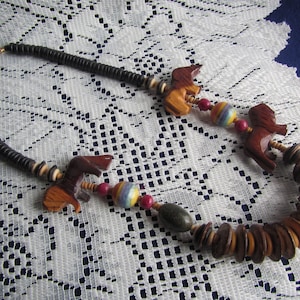 vintage NECKLACE with Carved WOOD ANIMALS and Beads**Jewelry