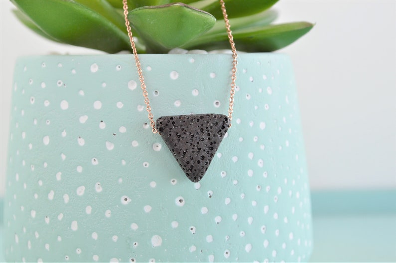 Essential Oil Necklace, Triangle Lava Stone Necklace, Aromatherapy Diffuser Necklace, Women's Anxiety Relief Jewelry and Gifts Bild 2