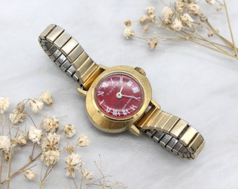 Working vintage 1970's gold tone Timex women's mechanical wind up watch with red dial. Expandable bracelet Wristwatch. Gift for her