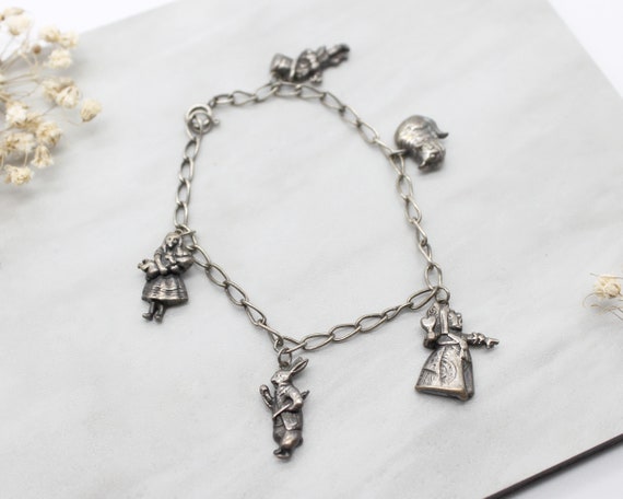 Heart with Cat Charm Antiqued Sterling Silver Heart with Cat Charm Antiqued Sterling Silver