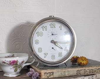 Réveil matin mécanique vintage JAPY Tempesto. Ancien réveil français fonctionnel 1970. Horloge de table, étagère, décoration de chambre