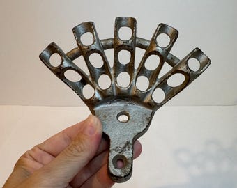 Vintage cast iron rustic flag bracket holder 5 finger bracket spearhead cluster flag hanger wall mounted. For small stick flags