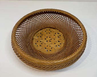 Vintage Hand-Woven round Wicker Rattan Basket Boho Farmhouse Table.