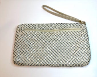 Bolso pequeño de noche vintage de malla metálica de WHITING & DAVIS CO.