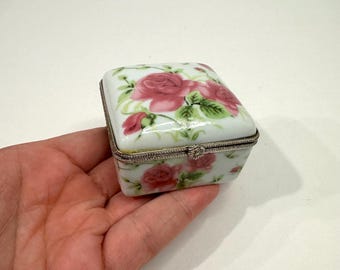Vintage porcelain hinged Floral Small Trinket Pill Box. Trinket box jewelry box