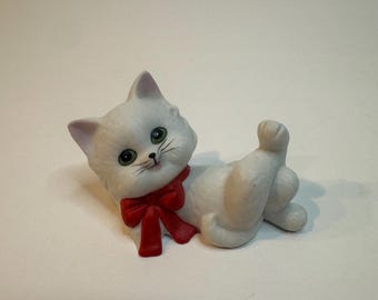 Vintage Lefton white cat Ceramic Figurine. Green eyed cat with red bow.