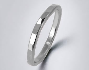 Stapelbare Ringe für Frauen, gehämmerte facettierte Sterling Silber Ringband, einfache minimalistische Schmuck, Midi Ringe, Boho Chic Ring