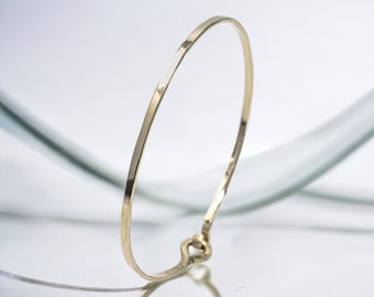 Stackable Thin Bangle Bracelet, Hammered Gold Bangle 14K Gold Filled, Simple Bangle Bracelet, Yellow Gold Bracelet, Modern Minimalist