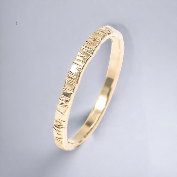 Berkenboomschors getextureerde 14K geelgouden vulring, minimalistische gehamerde gouden band, stapelbare gouden ring, alledaagse sieraden, Midi-ring