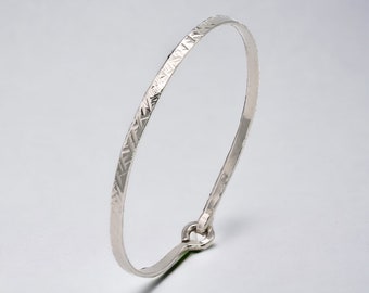 Textured Sterling Silver Bangle Bracelet with a Criss Cross Pattern, Stackable and lightweight