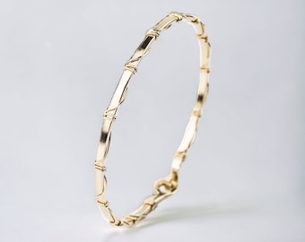 Bracelet jonc fin en or pour femme, bracelet enroulé de fil martelé à la main rempli d'or 14 carats, bracelet empilable minimaliste léger et délicat