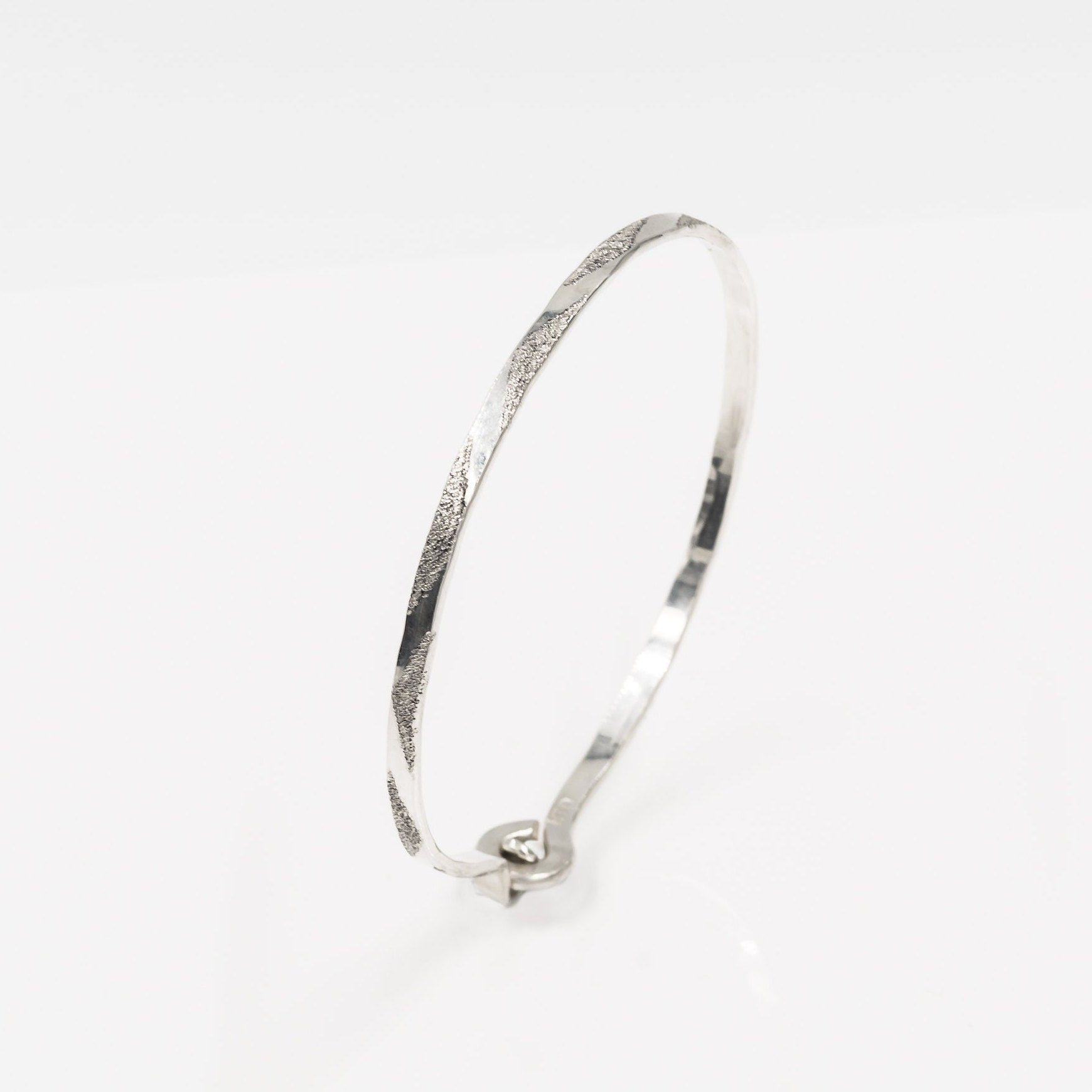 Hammered Sterling Silver Bracelet, Thick Silver Bangle Bracelet, Minimalist Silver  Bangle Bracelet, Stackable Silver Bracelet 