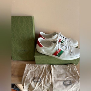 Gucci classic sneakers leather upper, rubber sole, size 15 Gucci,fits size 15US