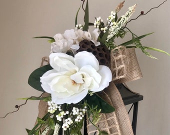 MAGNOLIA FARMHOUSE (Burlap) - Decorative Farmhouse Lantern Swag Tabletop Arrangement