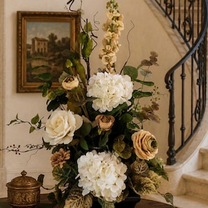 VILLA LUCENTE - (4-sided) - Evokes the Charm of a Private Tuscan Garden