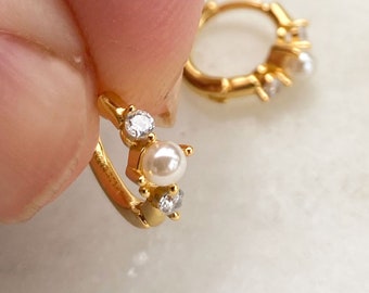Small hoops with pearls, dainty gold  hoops, sterling silver hoops, huggie hoops, pearl earrings, minimalist  earrings, gift for her