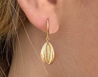 Dainty seashell earrings, gold shell hoops ,silver shell earrings,gold seashell earrings, huggie hoops, gold hoops, tiny hoops, huggie hoops