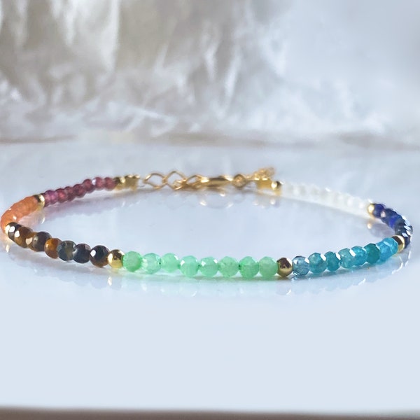 Petit bracelet chakra en argent sterling, bracelet minimaliste en pierres précieuses arc-en-ciel, bracelet en cristal de guérison chakra délicat pour femmes