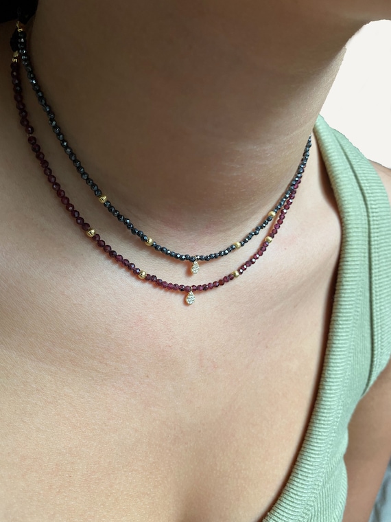 繊細なガーネットチョーカー：18Kゴールドメッキスターリングシルバー