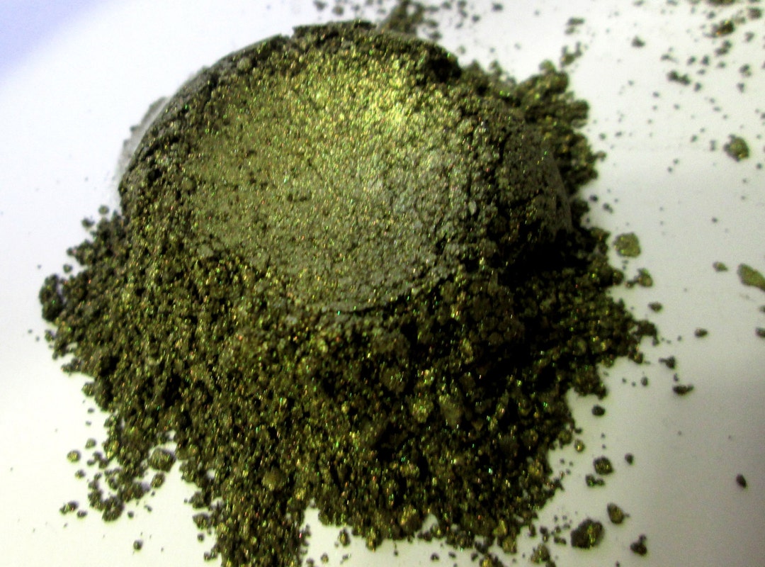 Calista - Olive Green/Khaki with Golden shine - Mineral Eye Shadow - Natural