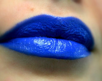 Ultramarine - Blauer Pflegender Lippenstift - Ganz natürlich