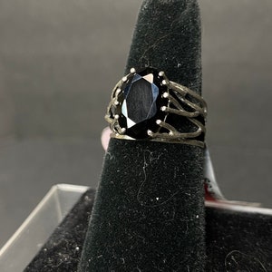 New Never Worn Sterling Silver Size 8 Ring with Oval Black Stone