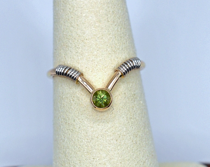 PERIDOT RING in 14K Yellow Gold (Handcrafted)