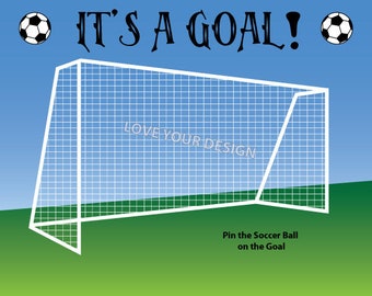 Könnte beinhalten: Grafik mit einem weißen Fußballtor, zwei Fußbällen und dem Text "IT'S A GOAL!". Der Hintergrund ist ein blauer Himmel und grünes Gras. Der Text "LOVE YOUR DESIGN" befindet sich auf dem Tor. "Pin the Soccer Ball on the Goal" steht unten.
