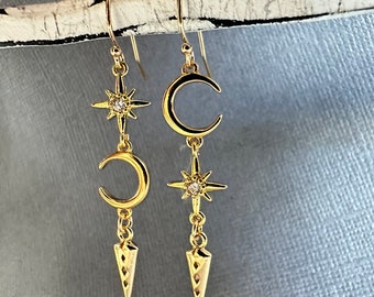 Pendientes delicados de oro con luna y estrella desiguales: Joyería celestial