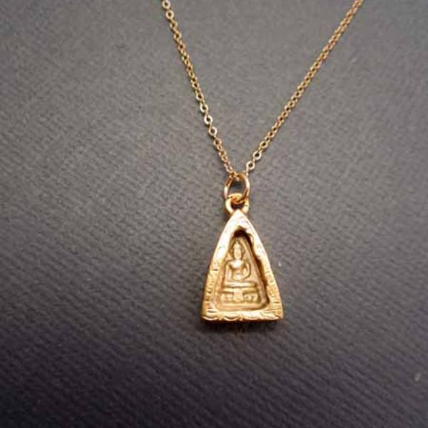 Collier à breloques Bouddha méditant en or délicat, petit collier pendentif bouddha, collier d'amulettes Bouddha en or, cadeau minimaliste pour elle, yoga