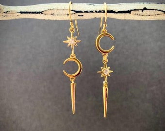 Pendientes delicados de oro con luna y estrella desiguales: Joyería celestial