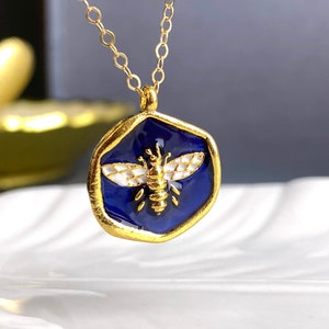 Bee Necklace, Gold Enamel Bee Pendant Necklace, Enamel Bee Coin Charm Necklace, Bee Gold navy Enamel coin necklace, Gift for her, muse411