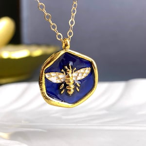 Bee Necklace, Gold Enamel Bee Pendant Necklace, Enamel Bee Coin Charm Necklace, Bee Gold navy Enamel coin necklace, Gift for her, muse411