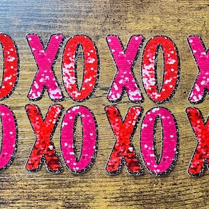 Adhesivo UVDTF Wrap Valentines XO XO con purpurina sintética para vaso de vidrio de 16 oz, listo para aplicar, adhesivo permanente e impermeable.