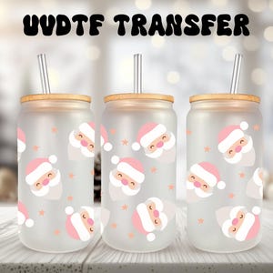 Caneca de vidro UVDTF com Papai Noel em tom pastel, 473 ml. Embalagem para o inverno, pronta para aplicar, adesivo permanente à prova d'água, impressão frente e verso.
