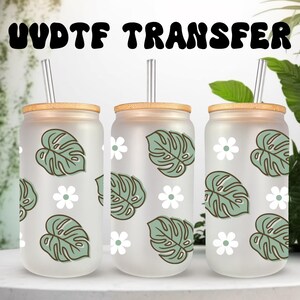 Vaso de vidrio para taza con lata de 16 oz con diseño de plantas de margaritas y monstruos UVDTF Wrap, listo para aplicar, adhesivo permanente a prueba de agua