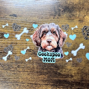 UVDTF Wrap Cockapoo Mom 16 Unzen Dose Glasbecher Becher, Hund Mom Dad, haftfertig, permanenter wasserdichter Klebstoff