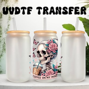 Décalcomanie UVDTF Retro Skeleton Coffee on my Mind, canette de 16 oz, gobelet en verre, prêt à poser, adhésif imperméable permanent, à ajouter sur une tasse