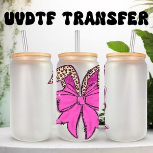 UVDTF Aufkleber Rosa Glitzerschleife mit Leopardenmuster-Hasenohren für 16 Unzen Glasbecherbecher, gebrauchsfertig, permanenter wasserdichter Klebstoff